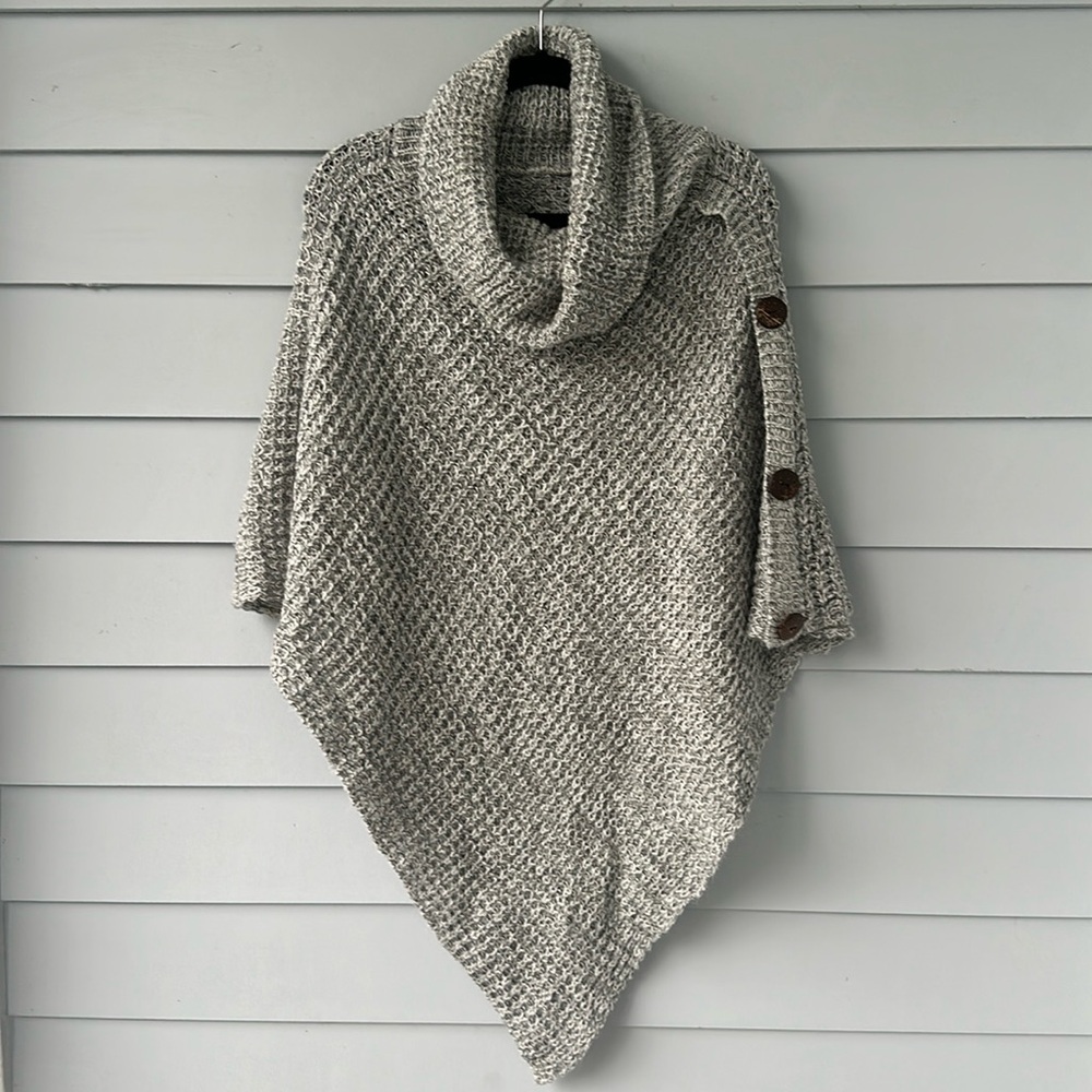 ☀️BOGO Item Grey and White Turtleneck Angled Handkerchief Poncho☀️